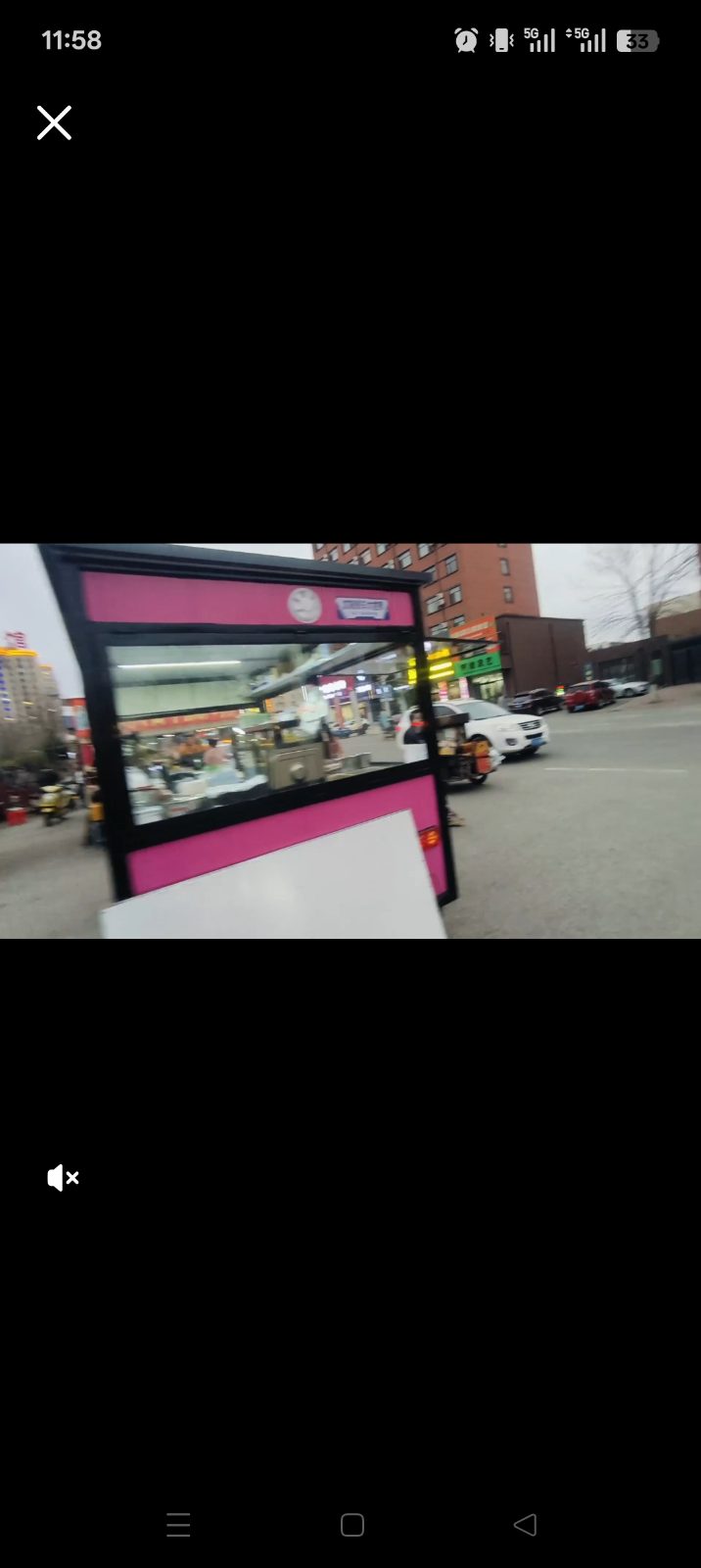 1米8乘3m。小餐车，两个油炸锅，一个炒锅，带一个1米5的冷藏展示柜儿，新车没怎么用，车里所见即所得，车里所有的东西都是新的，都是用心置办的