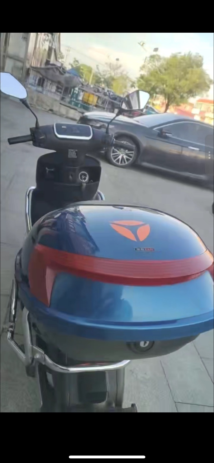 出售雅迪冠能电动车72V20电池能跑一百二十多里18000电话微信同步