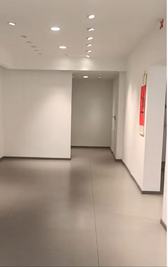 岫岩中心街·粮食局对面·瑞幸咖啡隔壁｜一二楼180㎡门市出租｜原名仕服饰｜可饮品轻餐/零售集合/多种业态｜租金面议