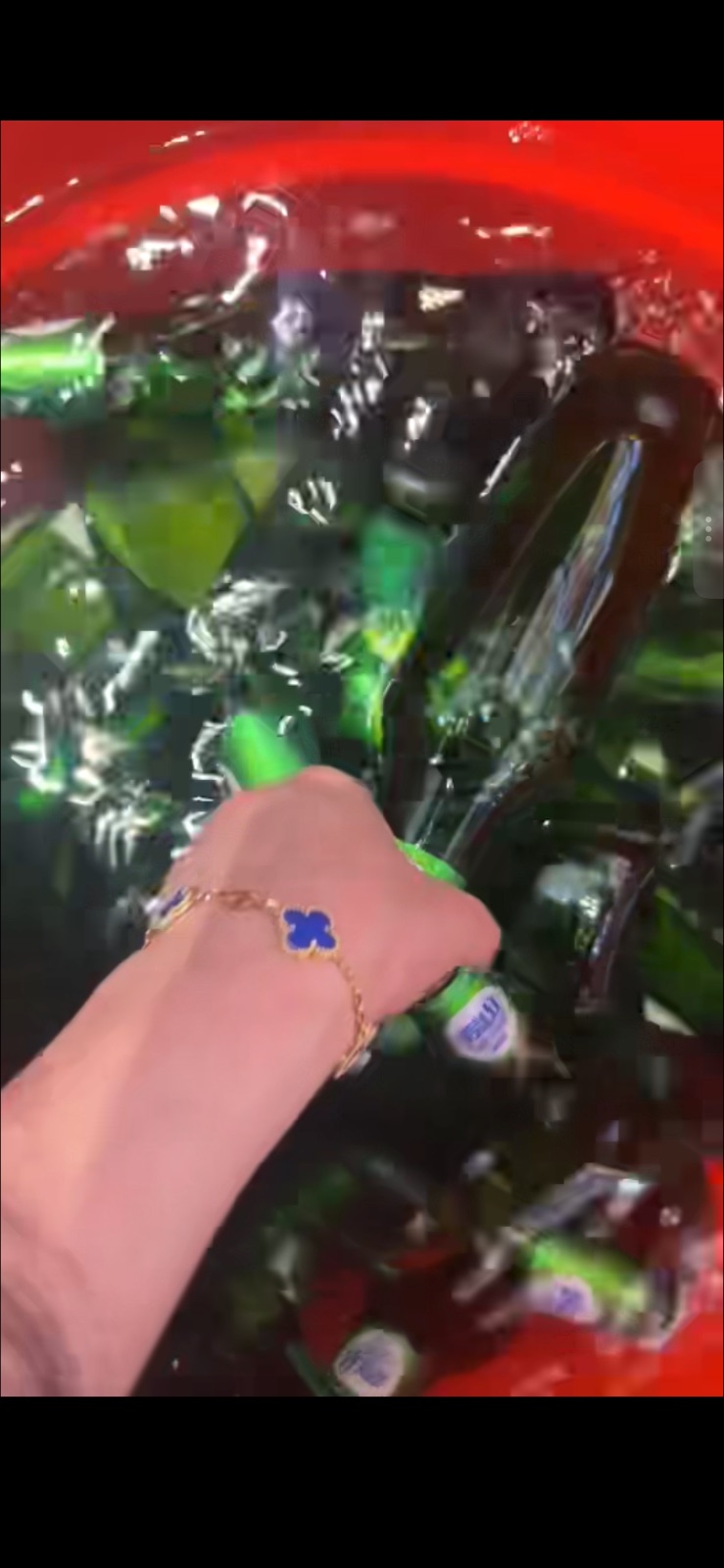 春光小馆单手抓 啤酒争霸赛 活动时间:每周一/二/三,赛季截止10月31日