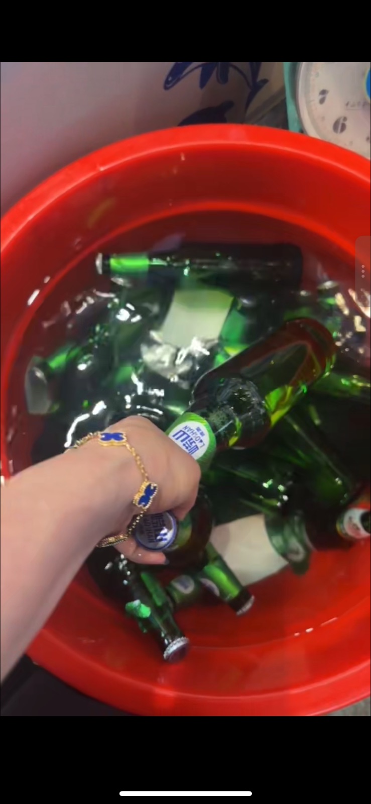 春光小馆单手抓 啤酒争霸赛 活动时间：每周一/二/三，赛季截止10月31日