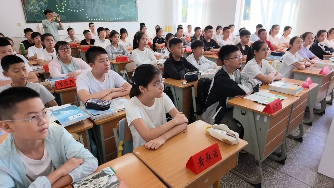 岫岩中小学迎来开学日