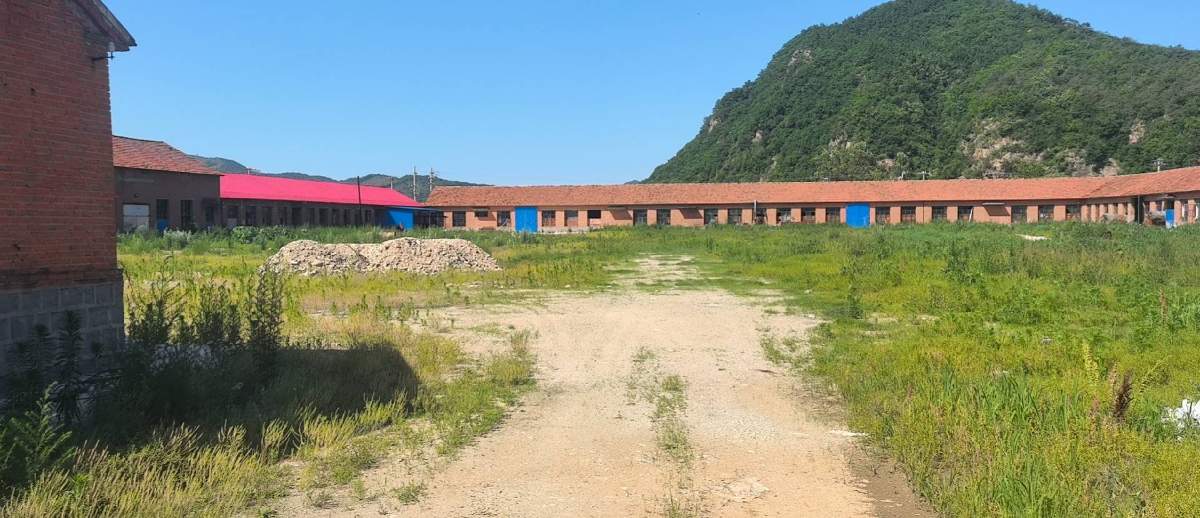 32亩工业用地及4000平厂房出租出售，依山傍水，地理位置非常好，周围没有人家，