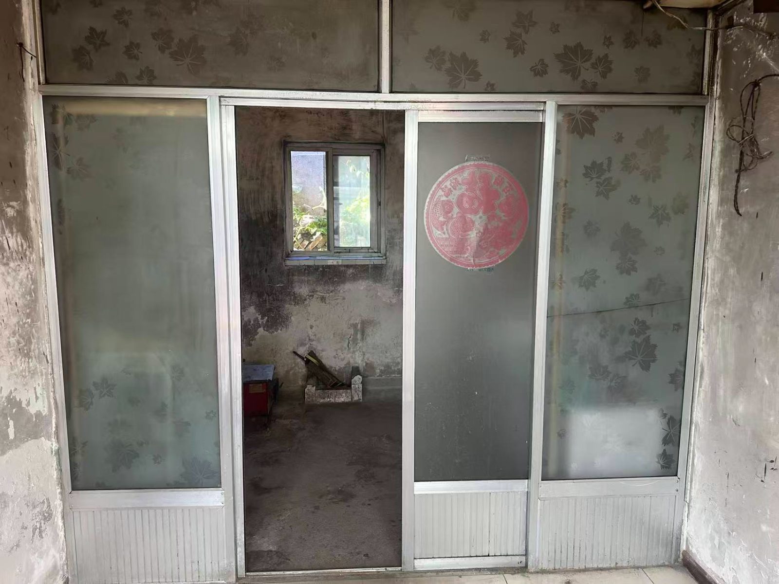【岫岩城东|独门独院出租】 位置优越,出门就到早市,买菜购物十分方便,交通出行便