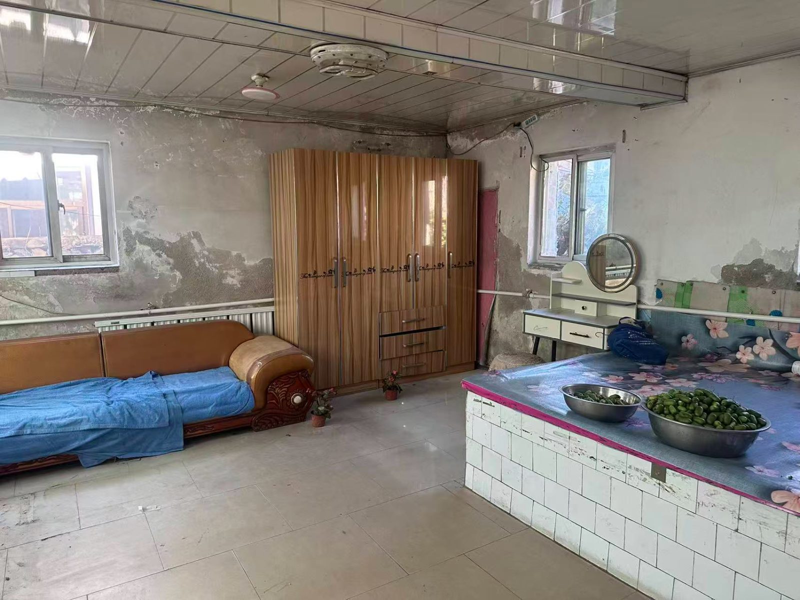 【岫岩城东|独门独院出租】 位置优越,出门就到早市,买菜购物十分方便,交通出行便