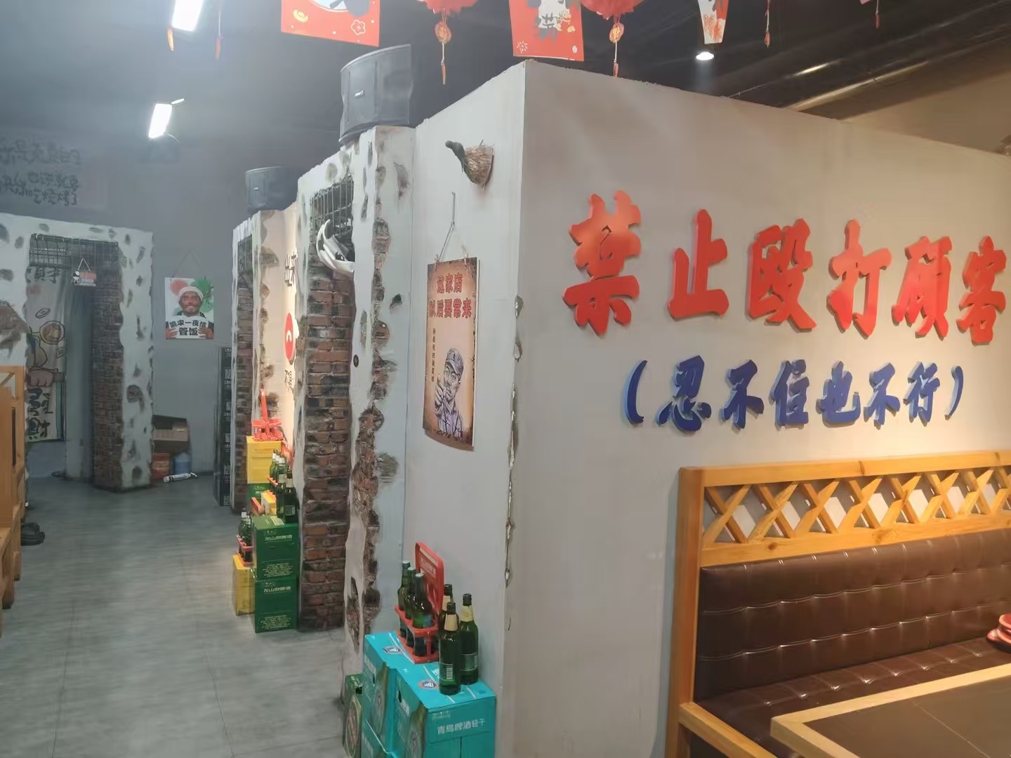 烧烤店外兑 铁路广场南,地理位置优越,人流量大,100平左右,设备齐全,接手即可